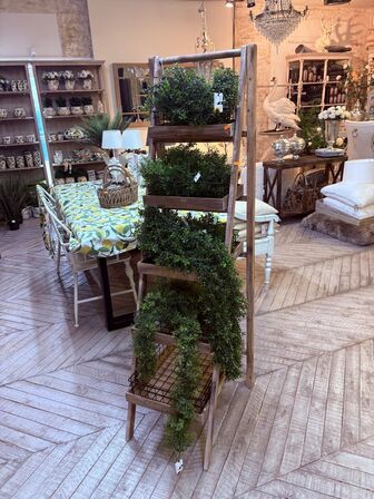 Reol m. 5 hylder og kurve inkl. Planter 170x42x70 cm.