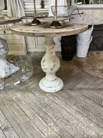 Rundt bord 76x78 cm.