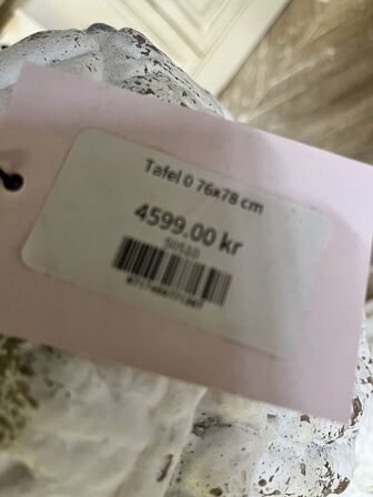 Rundt bord 76x78 cm.