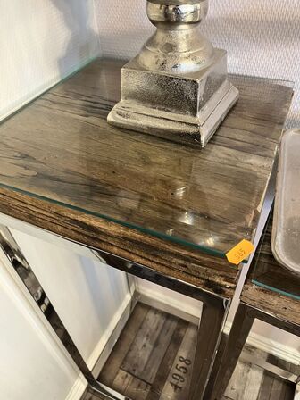 2 stk. Side borde i træ/glas/jern 35x35x90 cm./20x20x75 cm.