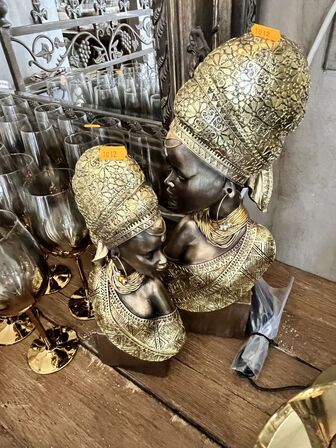 2 stk. Afrikasnke kvindehoveder 