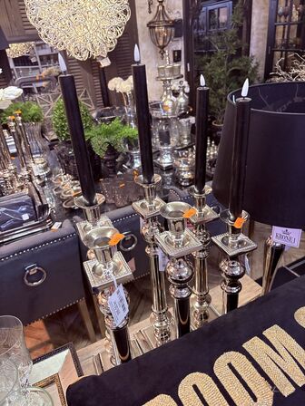 Bordlampe i krom inkl. Lysestager og puder