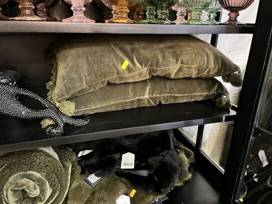 2 stk. Puder, tæpper, skin mm.