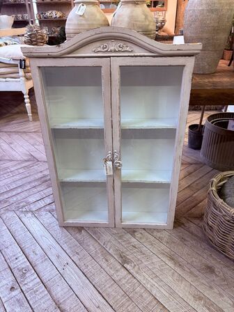 Vægskab i hvid træ