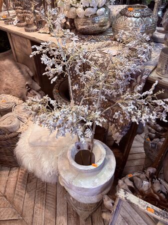 Div. Potter, vaser og spejl.