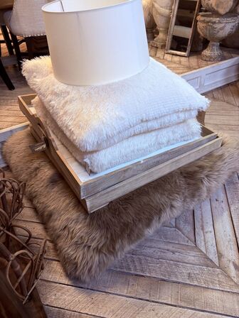 Bakker, puder og lampeskærm.