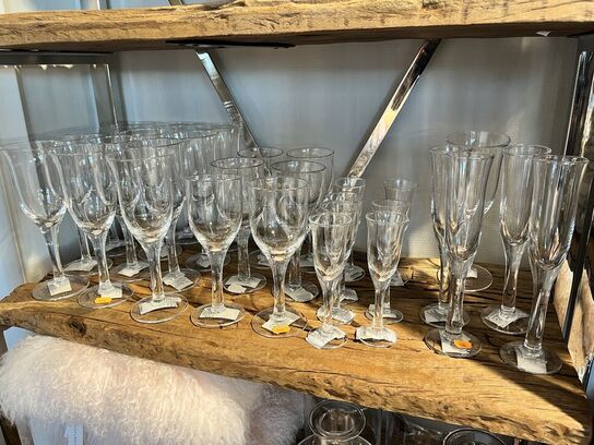 Div. Vinglas m. 4 stk. Karafler 