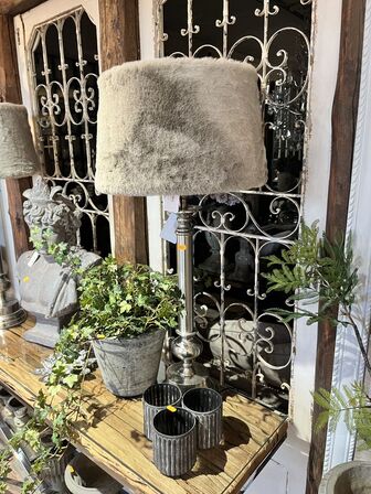 2 stk. Bordlamper  H: 77 cm.