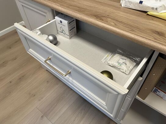 Chartol m. træ hylde 