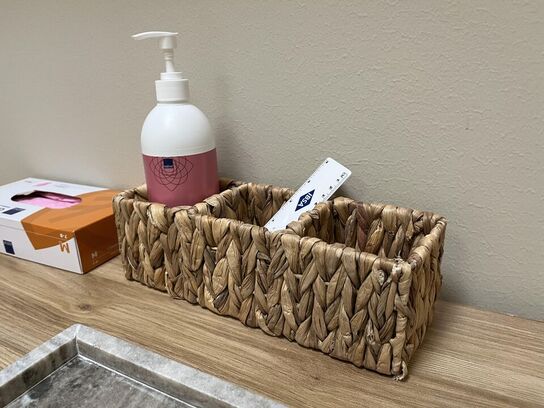 Chartol m. træ hylde 