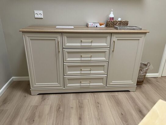 Chartol m. træ hylde 