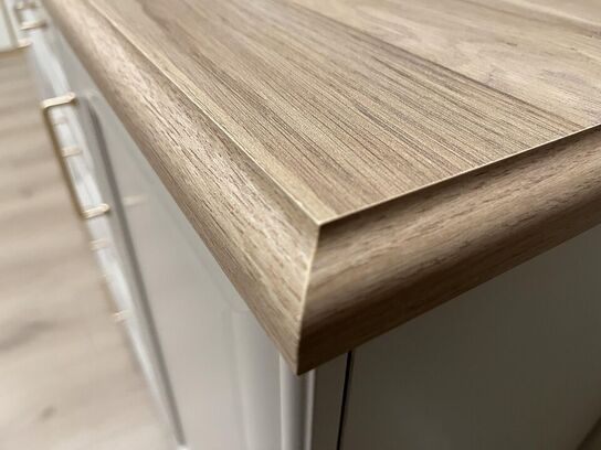 Chartol m. træ hylde 