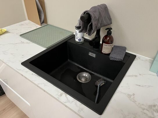 Kvik Køkken med opvasker og køle og frys