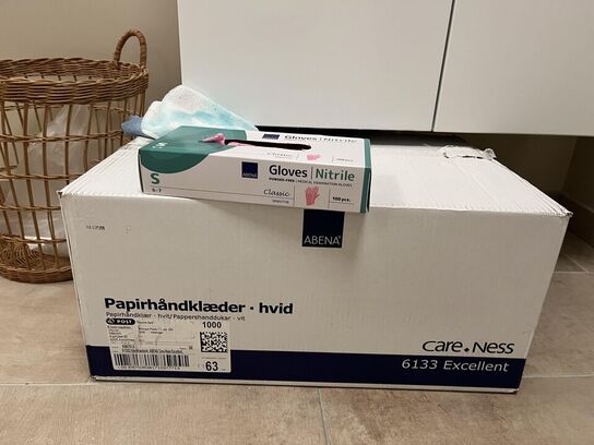 Badeværselset miljø m.Træ hylde og spejl 