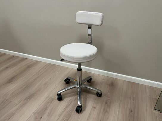 Behandler stol på hjul 