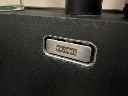 Kvik Køkken med opvasker og køle og frys