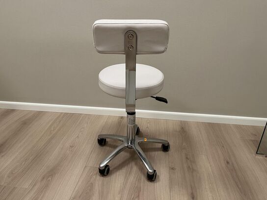 Behandler stol på hjul 