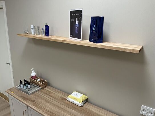 Chartol m. træ hylde 