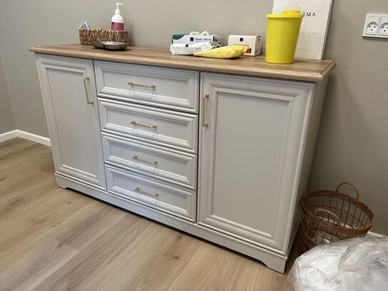 Chartol m. træ hylde 