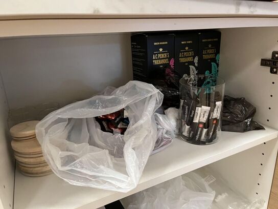 Træ skab m. Marmor plade 