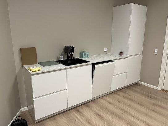 Kvik Køkken med opvasker og køle og frys