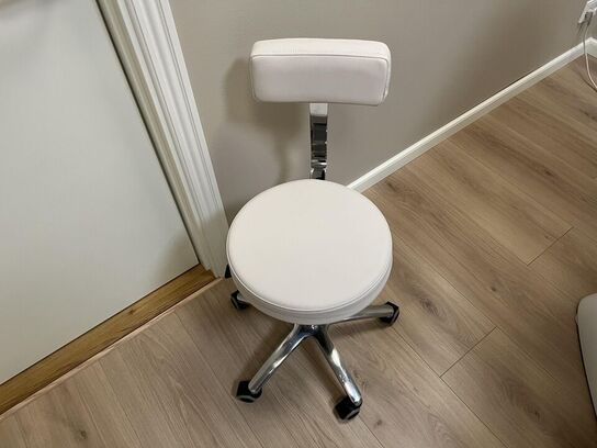 Behandler stol på hjul 