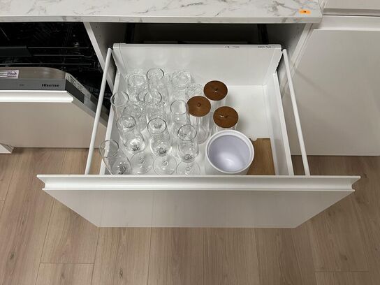 Kvik Køkken med opvasker og køle og frys