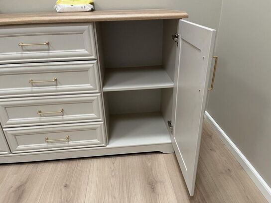 Chartol m. træ hylde 