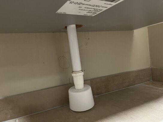 Badeværselset miljø m.Træ hylde og spejl 