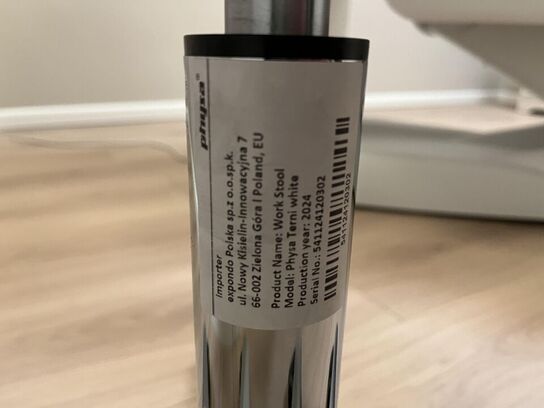 Behandler stol på hjul 