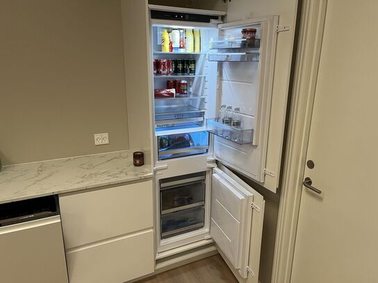 Kvik Køkken med opvasker og køle og frys