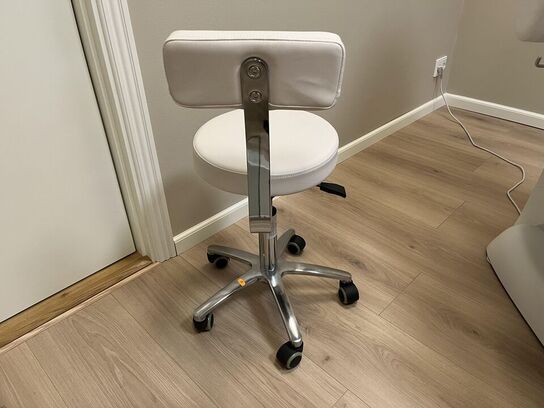 Behandler stol på hjul 