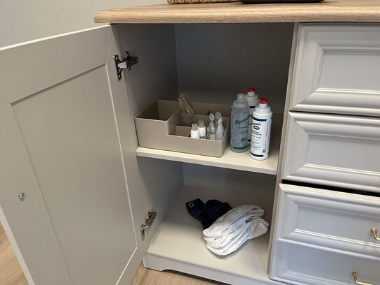 Chartol m. træ hylde 