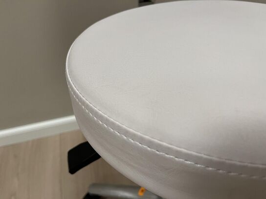 Behandler stol på hjul 