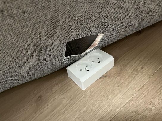 Rundt træ bord m. tæppe