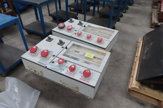 2 stk elskabe og et skilt