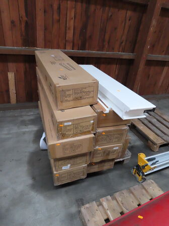 Palle med diverse møbler NOVA SOLO