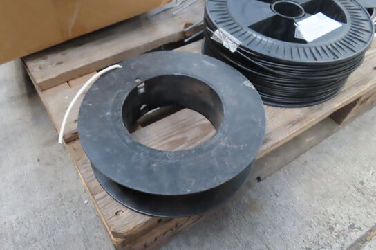 Diverse stropper, ledninger mv.