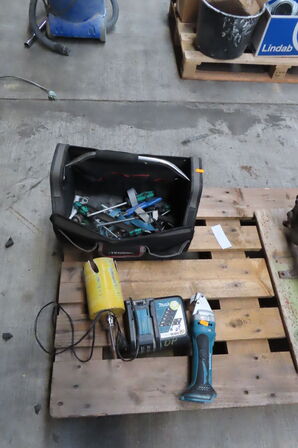 Pladesaks MAKITA og værktøjskasse