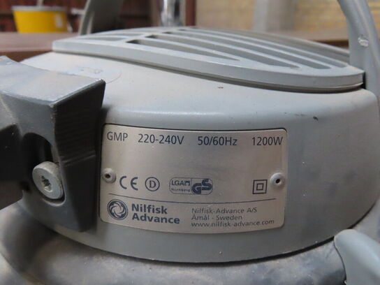 Industristøvsuger NILFISK 220V