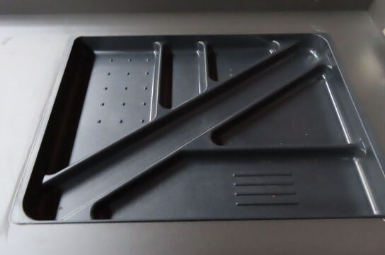 Kommode med indhold DENCON