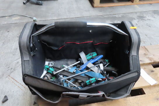 Pladesaks MAKITA og værktøjskasse