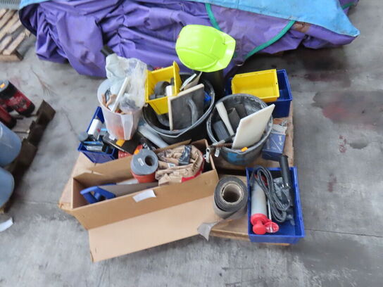 Palle med diverse byggematrialer