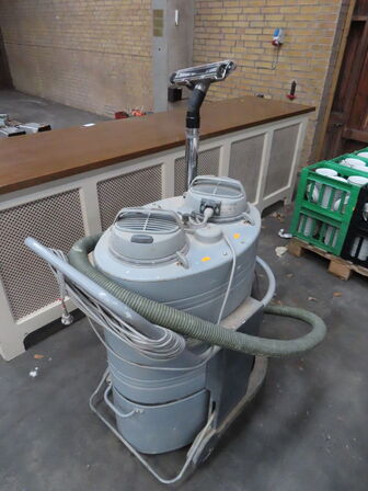 Industristøvsuger NILFISK 220V