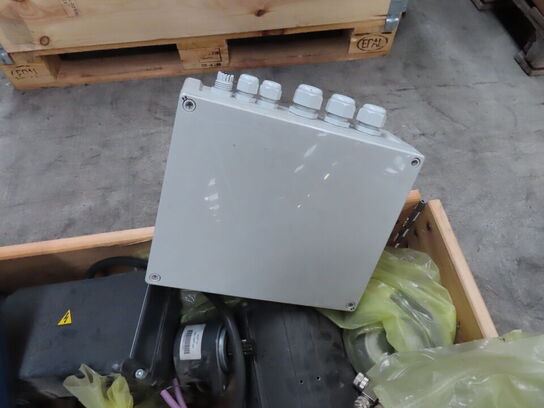 Palle med indhold af diverse motorer