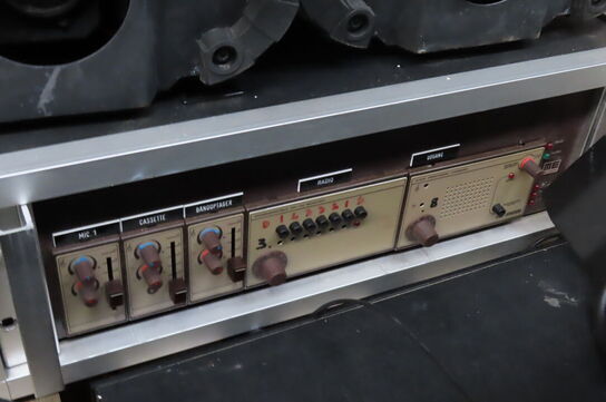 Palle med diverse lysudstyr