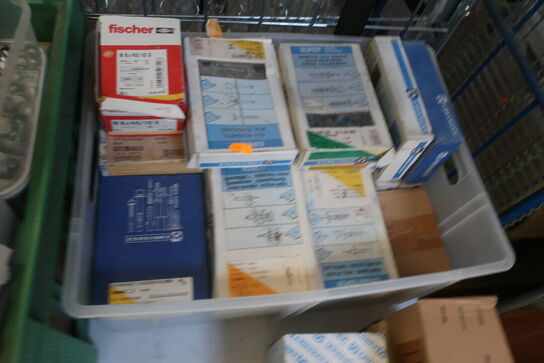 Div. Skruer, pluks m.m.