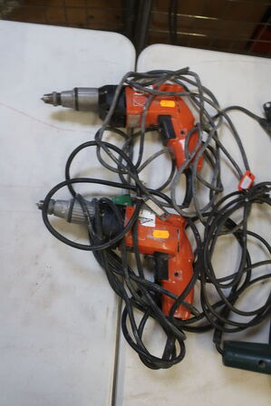 2 stk. gipsskruemaskiner, båndpudser og stiksav