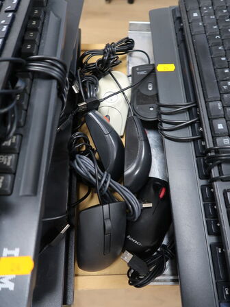 Blandede tastatur og mus