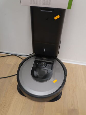 Robotstøvsuger iROBOT i7 Roomba med automatisk tømmestation